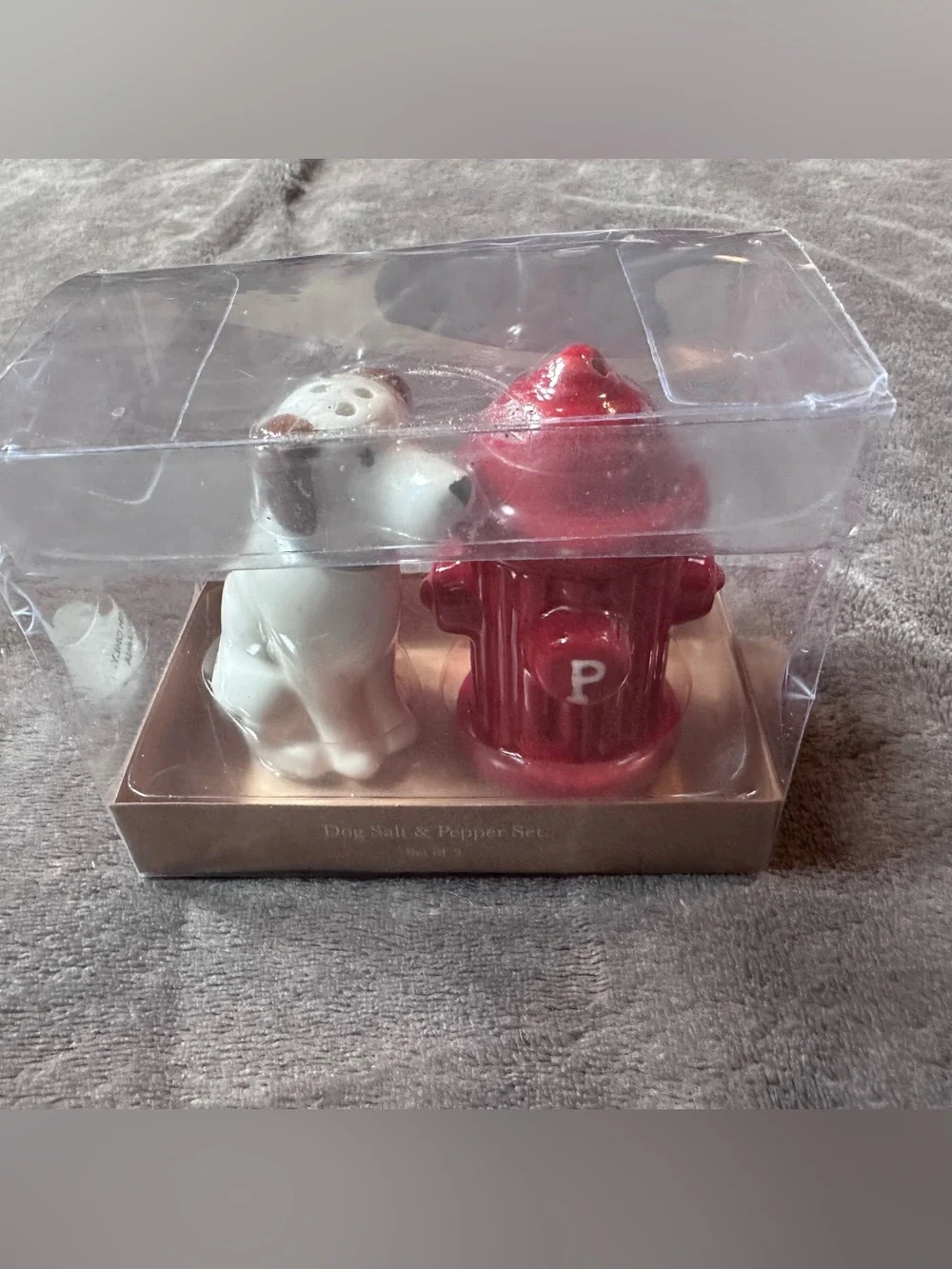 Willow Street Designs Dog Fire Hydrant Salt Pepper Shakers Ceramic NIB 40035